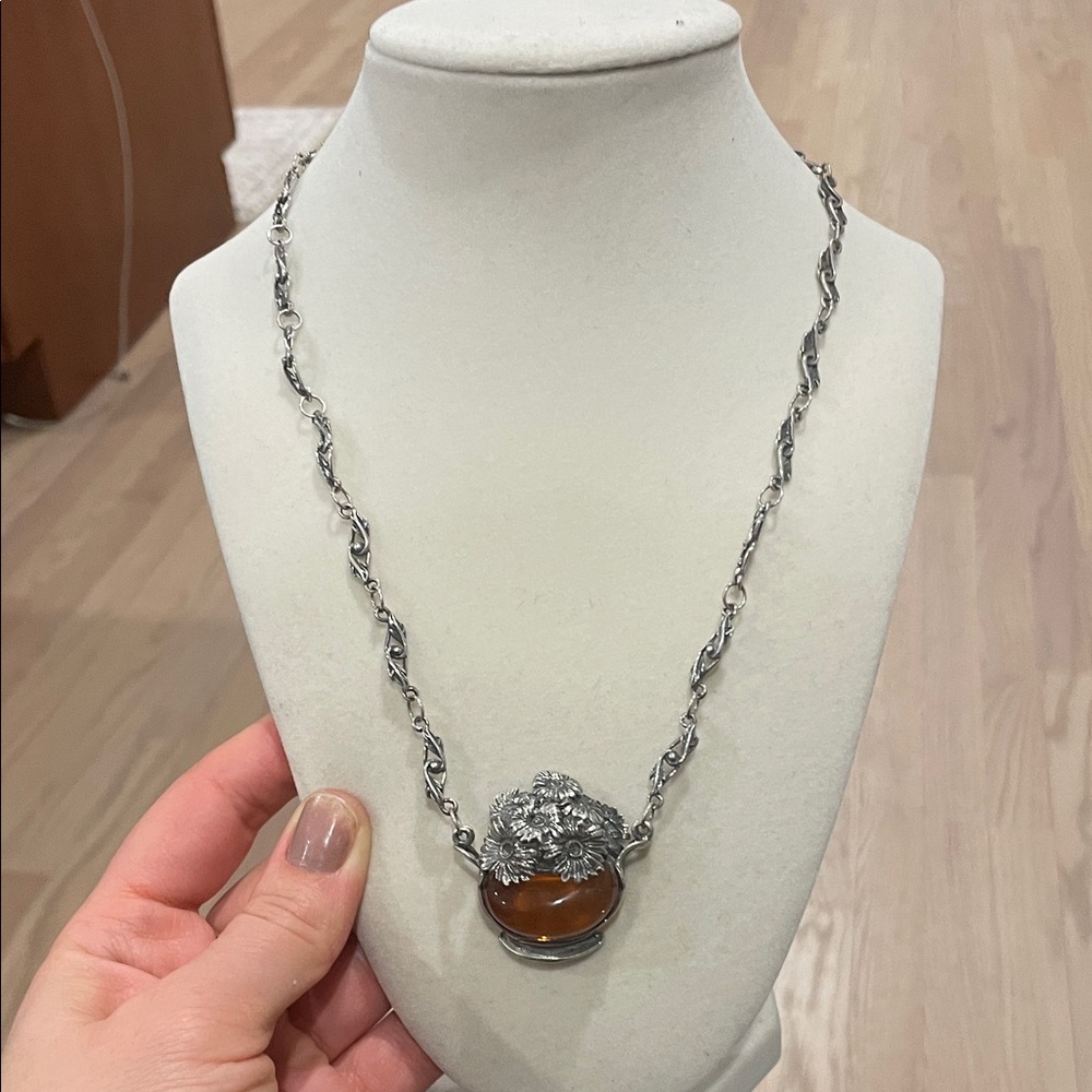 Elegant Silver and Brown Floral Pendant Necklace
